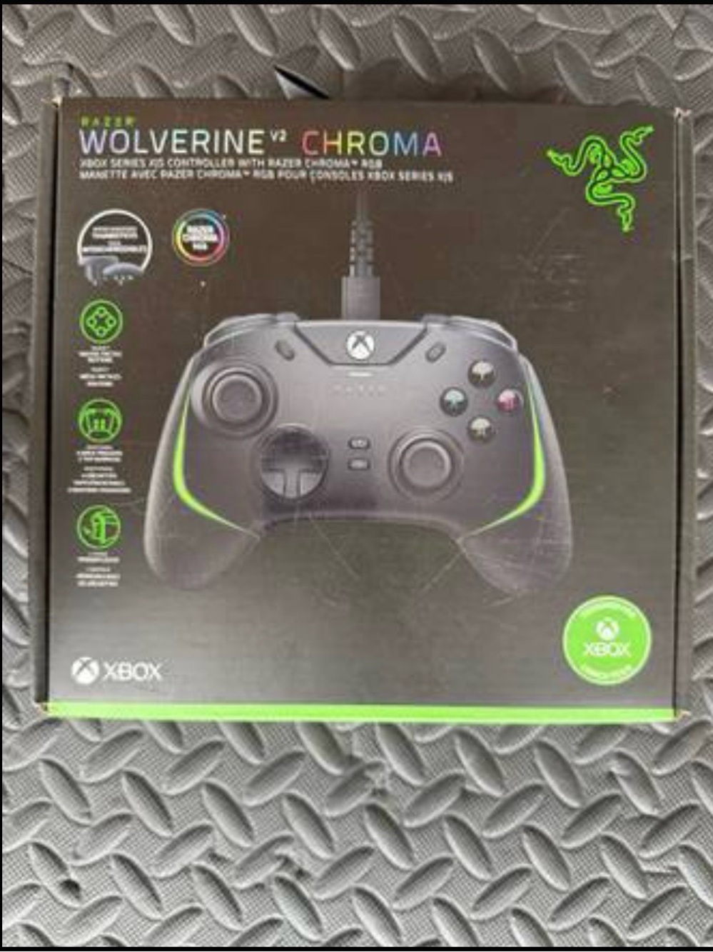 Razer Wolverine V2 Chroma Wired Xbox Controller - Black & Green Accents
